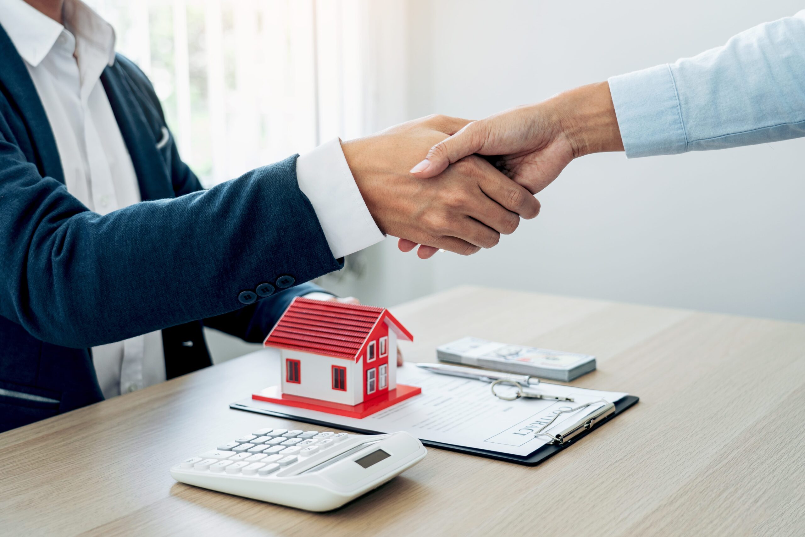 sombrero capital representative and client shaking hands over signed paperwork for texas loans